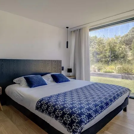 Moira * سان تروبيه