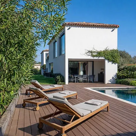 Moira Villa *