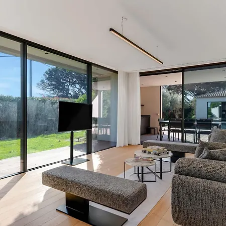 Moira Villa