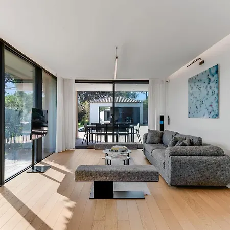 Moira Villa *