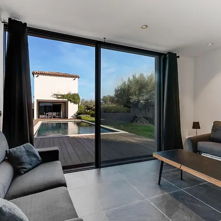 Moira Villa *